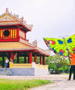 fly kites in hue