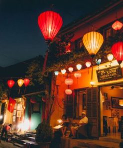 hoi an at night at lanterns