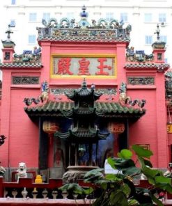 jade emperor pagoda in saigon