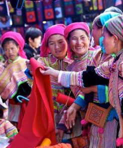 local market in sapa