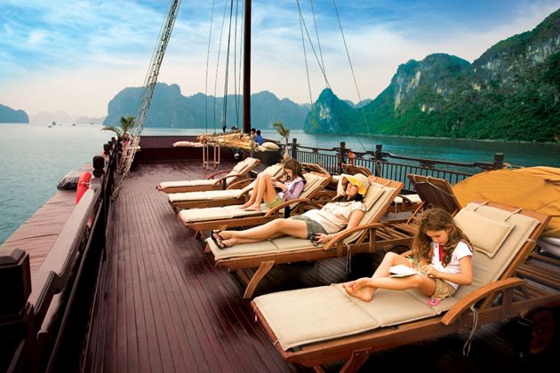 relax at halong luxury cruise