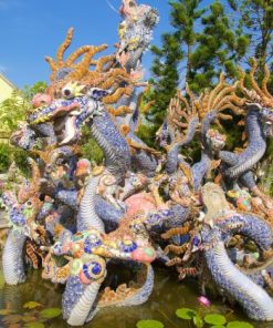 statue at hoi an temple